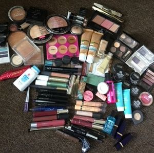 🔥100+ piece Cosmetics Bundle🔥